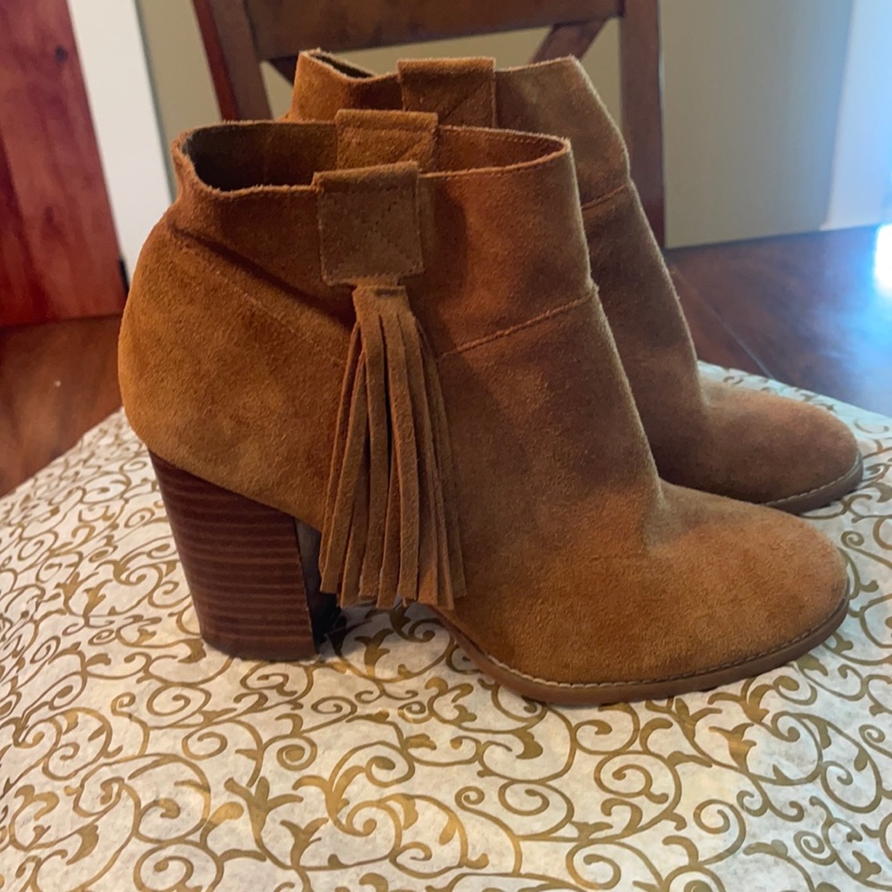 Booties with tassel